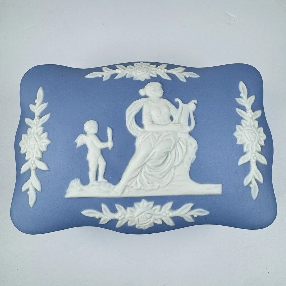 Jasperware Japan Lidded Jewelry Trinket Box Blue 5.5in Woman‎ Cherub Vanity